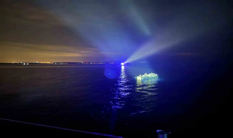 16’sı çocuk 36 göçmen, lastik botta yakalandı