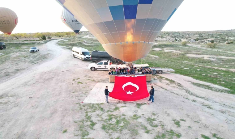 23 Nisan kutlamaları gökyüzünde başladı