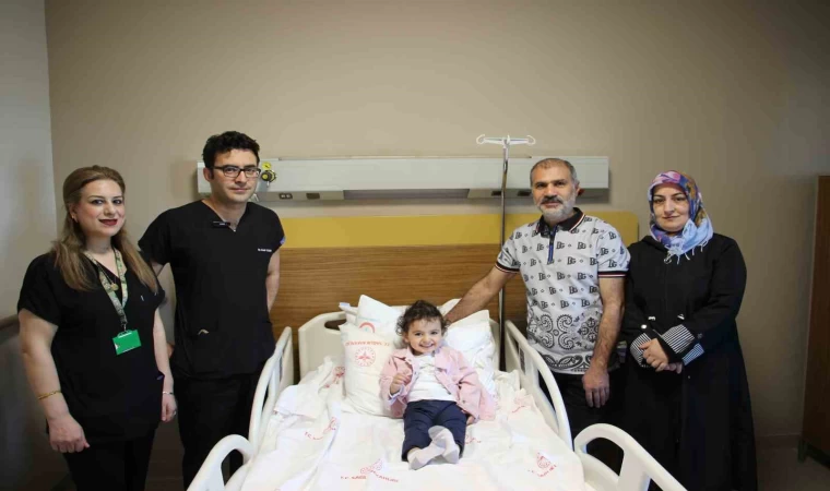 24 aylık bebekten 1.5 santimlik taş alındı: Süper mini PNL ile büyük başarı