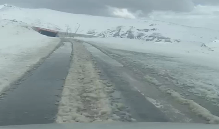 3 bin rakımlı Karabet Geçidi’nde kar yağışı