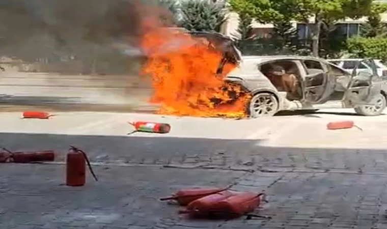 Açık bırakılan kablolar otomobili yaktı