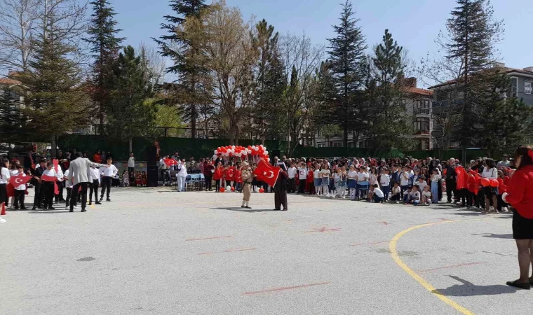 Afyonkarahisar’da 23 Nisan’da duygulandıran gösteri