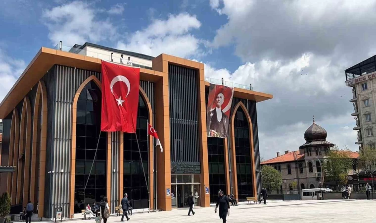 Afyonkarahisar’da gençlere sıcak çay, kadınlara destek