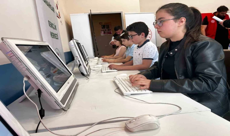 Afyonkarahisarlı öğrencilerden Dünya Bilgisayar İnternet Klavye Şampiyonası’nda büyük başarı