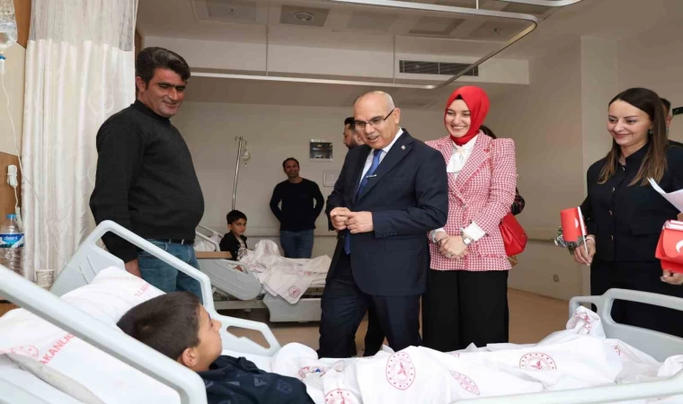 Ağrı’da 23 Nisan coşkusu coşkusu hastane odalarına taşındı