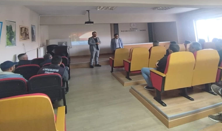 Altıntaş’ta kamu personeline ”İtfaiyecilik, Yangın Önleme ve Söndürme” kursu