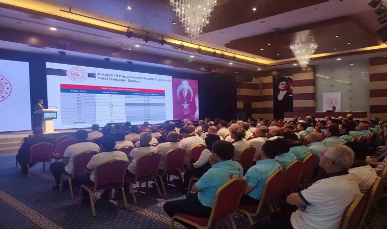 Antalya’da 300 turizm şoförüne yol güvenliği eğitimi verildi