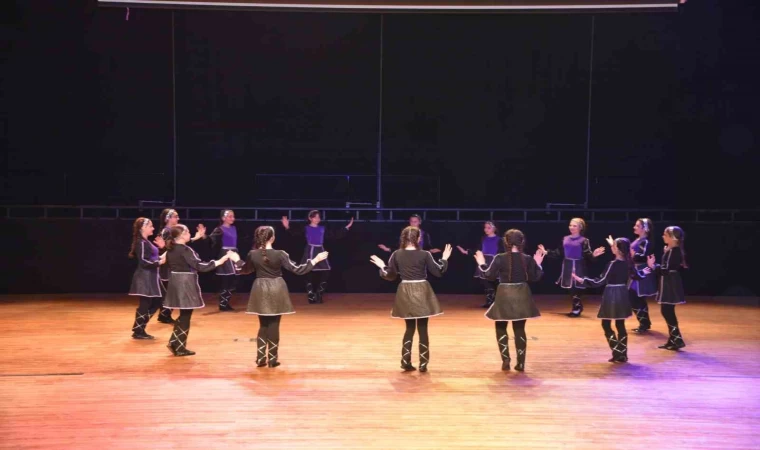 Atakum Belediyesi 23 Nisan coşkusunu kentin dört bir yanına taşıdı