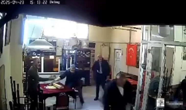 Ataşehir’de kıraathanede deprem paniği kamerada: ‘Kaçma, dur’