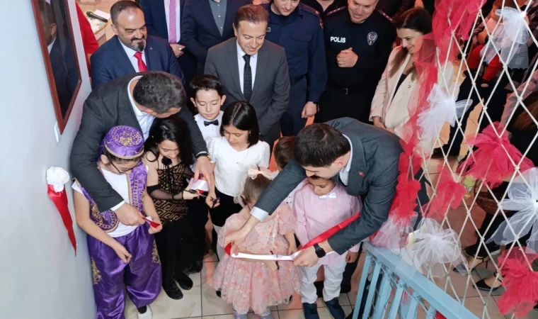 ’Atatürk ve Çocuk’ resim sergisi