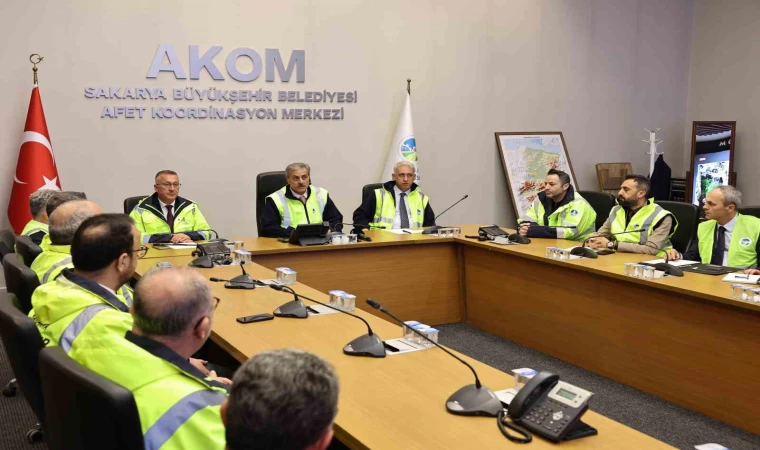 Başkan Alemdar, AKOM’dan açıkladı: ”İlk bilgilere göre olumsuzluk yok, tüm birimlerimizle sahadayız”