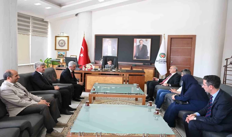 Başkan Er,” Bu koltuklara hizmet bilinci ile oturulması gerekiyor”