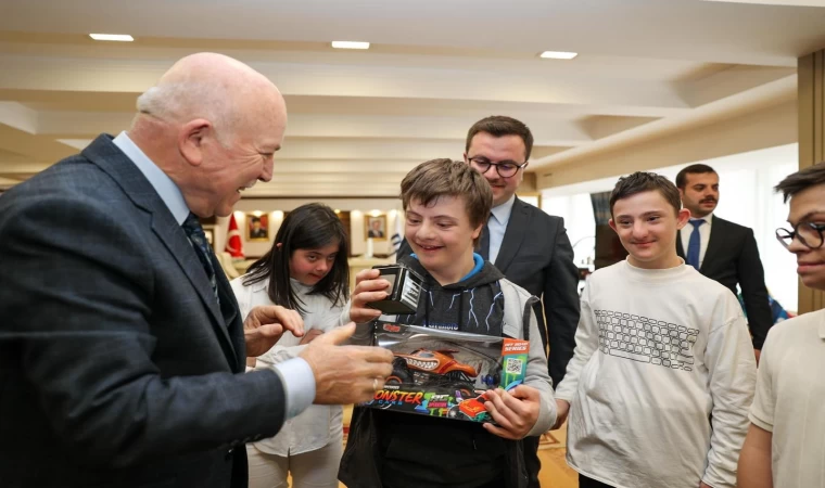 Başkan Sekmen; ”Onların gözlerindeki ışık, bizlere umut ve ilham oldu”