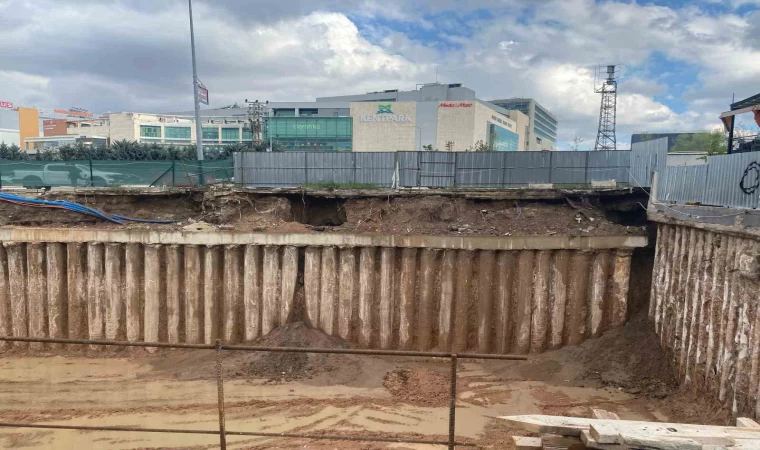 Başkent’te yağmurlardan sonra oluşan göçük korkuttu