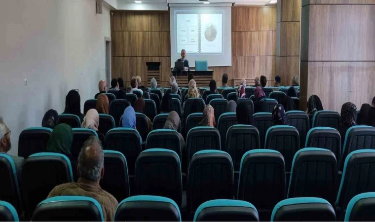 Bayburt’ta hacı adayları için seminer düzenlendi