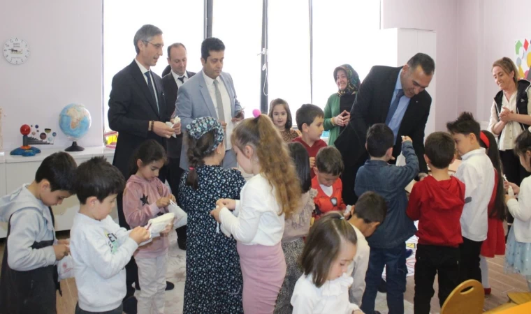 Bayburt’ta öğrencilere sağlık ve güvenlik oyun kutusu dağıtıldı