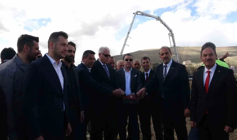 Bayburt’ta yeni atlı cirit sahasının temeli atılarak yapımına başlandı