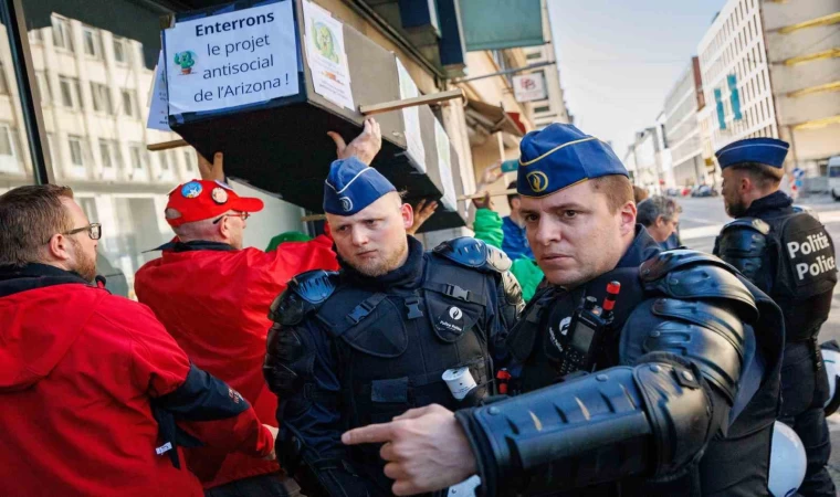 Belçika’da genel grev ulaşımı felç etti