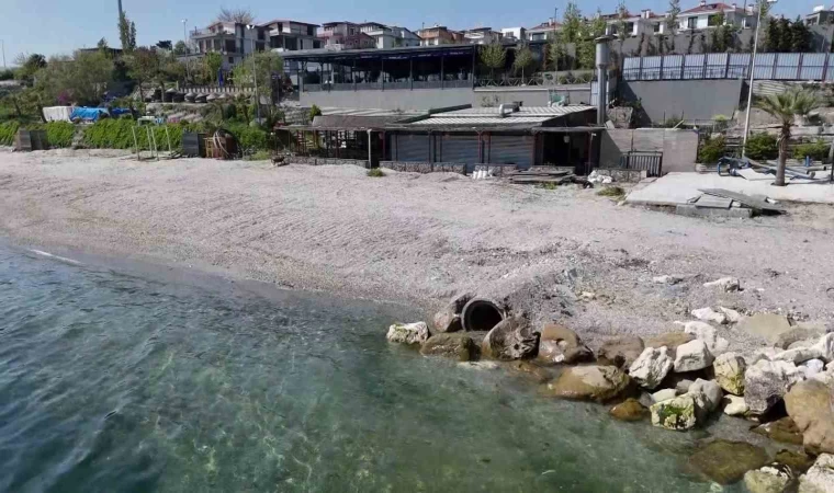 Beylikdüzü’nde denize dökülen İSKİ atık su hattı, vatandaşları tedirgin ediyor