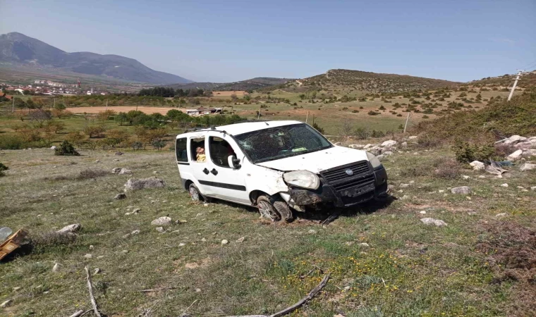 Bilecik’te kontrolden çıkan otomobil şarampole yuvarlandı: 2 yaralı