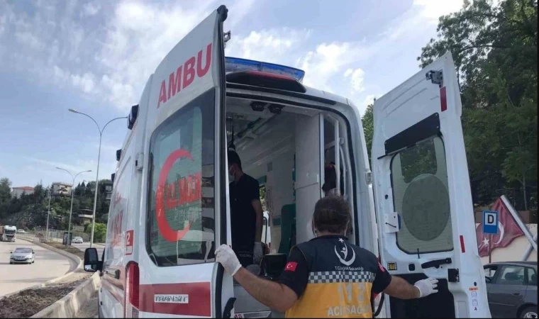 Bilecik’te seyir halinde devrilen motosiklet sürücüsü yaralandı