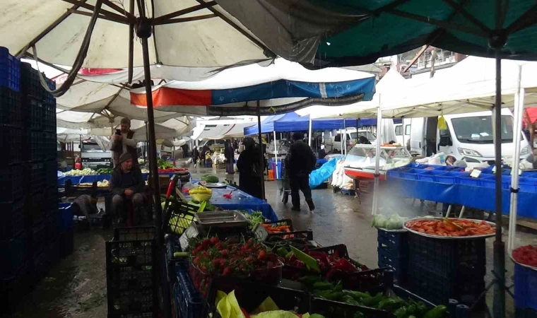 Bolu’da aniden bastıran yağmur hayatı olumsuz etkiledi