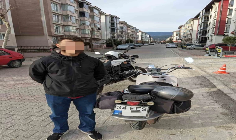 Bolu’da motosiklet plakasını boyayarak değiştiren uyanık sürücü ekiplerin gözünden kaçmadı