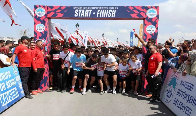 Büyükşehir Spor A.Ş.’nin çocuk koşusuna yüzlerce minik sporcu katıldı