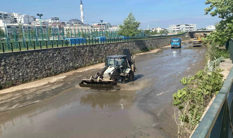 Büyükşehir’den Mandıras Deresi’nde yaz temizliği