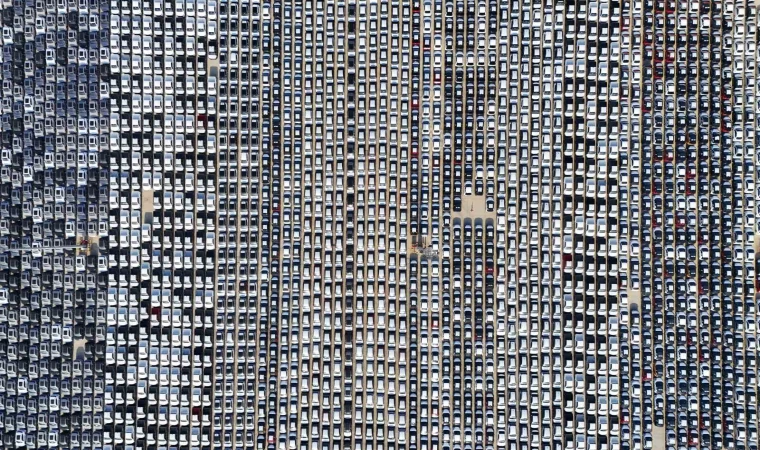 Çin’den Kocaeli’ne getirilen binlerce araç havadan görüntülendi