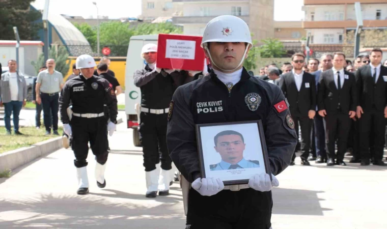 Cizre’de trafik kazasında şehit olan polis memuru son yolculuğuna uğurlandı