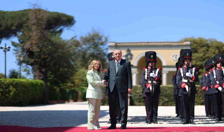 Cumhurbaşkanı Erdoğan, Roma’da Meloni tarafından resmi törenle karşılandı