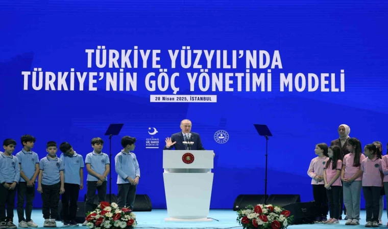 Cumhurbaşkanı Erdoğan: ”Son 10 yılda 72 binden fazla insan göç yollarında hayatlarını kaybetti. Nice insanın hayatı insan tacirlerinin kanlı ellerinde solup gitti.”