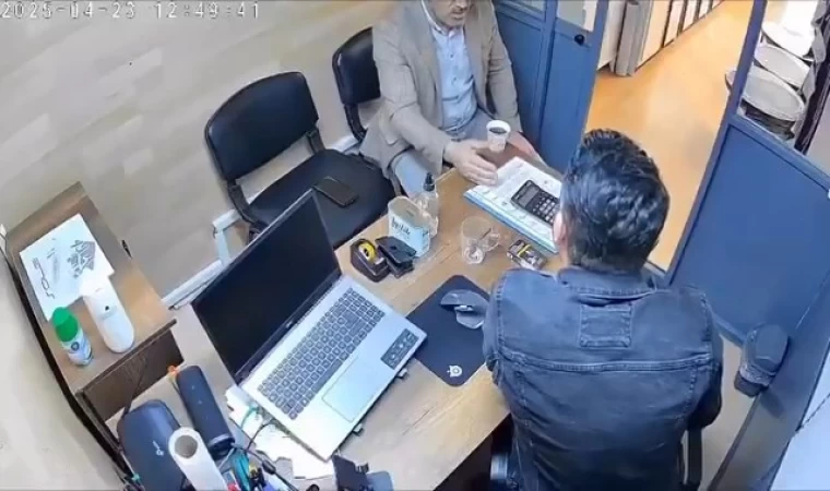 Depremde çayını alıp kaçan vatandaş kamerada