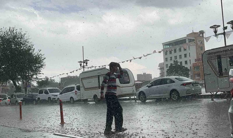Diyarbakır’da sağanak ve dolu etkili oldu
