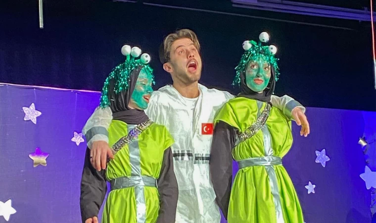 ”Dünyanın Kalbi, Bir Uzay Macerası” adlı tiyatro oyunu sergilendi