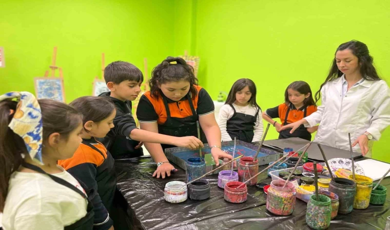 ”Ebru Sanatı” gençlerle can buluyor