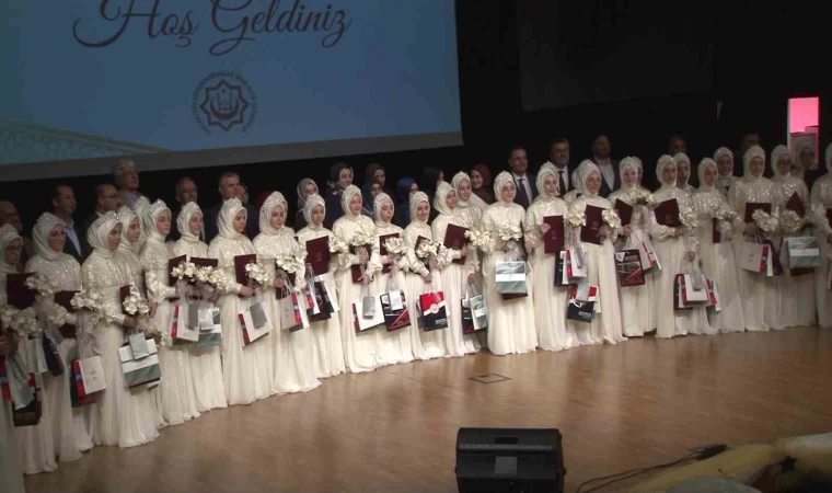 Eğitimini tamamlayan 37 hafızlık öğrencisi için Sancaktepe’de icazet merasimi düzenlendi