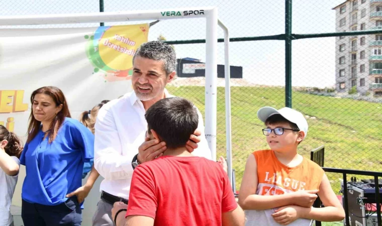 ‘Eğlence Tırı’ 23 Nisan’da depremzede çocukların yüzünü güldürdü