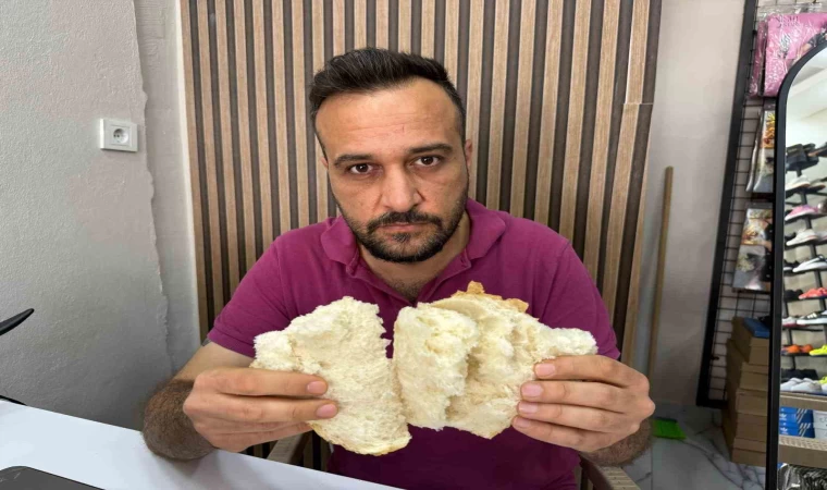 Ekmeğin içinden çıkan çiviyi yutmak üzereyken fark etti