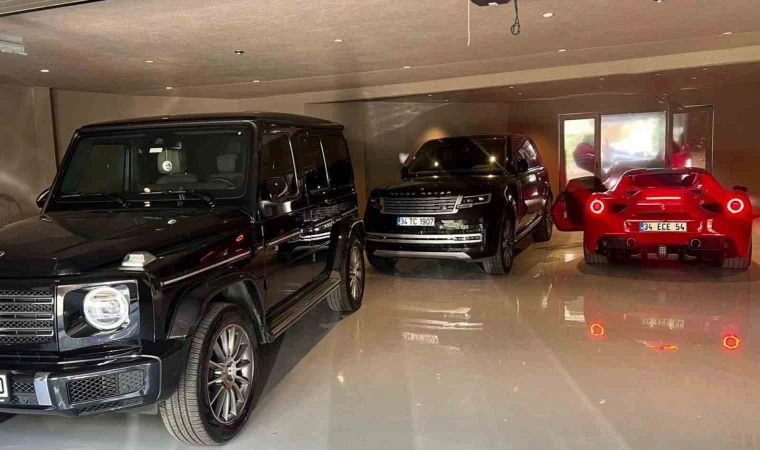 Ekrem İmamoğlu’na ait oldukları belirlenen lüks otomobiller otoparkta böyle görüntülendi