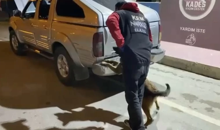 Elazığ’da aracın bagaj kapağına zulalanmış 5 kilo uyuşturucu ele geçirildi
