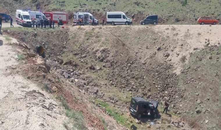 Elazığ’da hafif ticari araç şarampole yuvarlandı: 5 yaralı