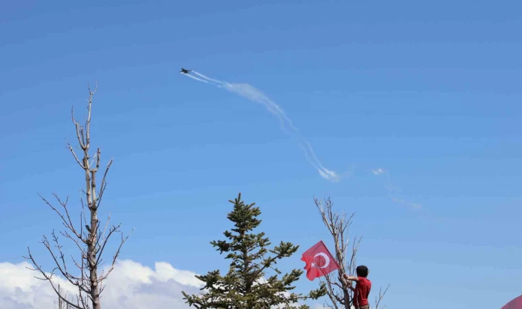 Erzurum’da SOLOTÜRK gösterisi nefes kesti