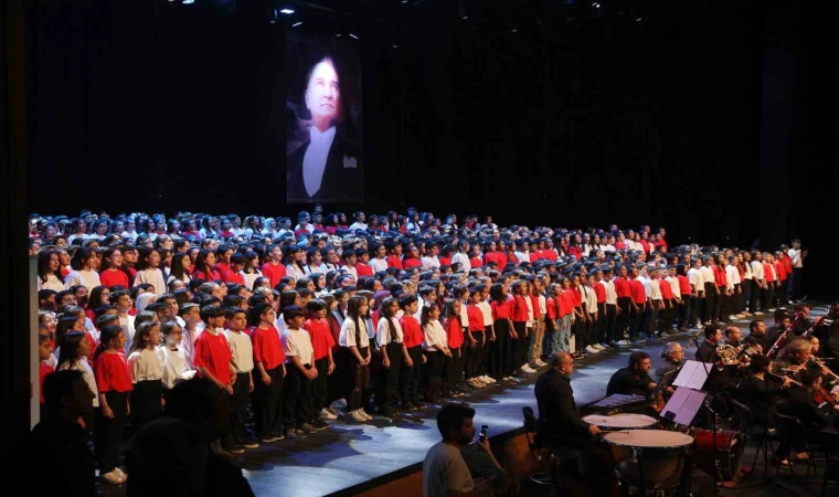 Gaziantep’te bin çocuktan oluşan koro, 23 Nisan şarkılarını seslendirdi