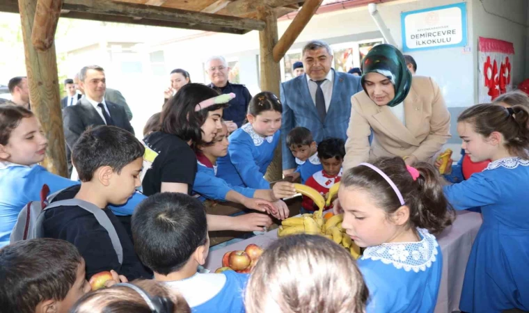 ”Gelenekten Geleceğe Sağlıklı Nesiller” projesiyle öğrencilere meyve desteği
