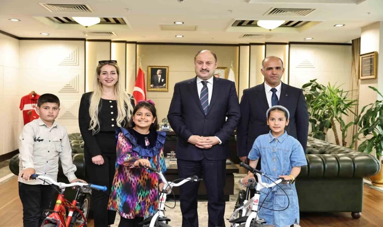 Gülpınar öğrencileri makamında ağırladı