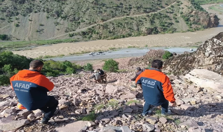 Hakkari’de dağda mahsur kalan genç, AFAD tarafından kurtarıldı