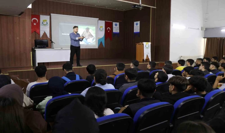 Haliliye’de sınava hazırlanan gençlere motivasyon semineri