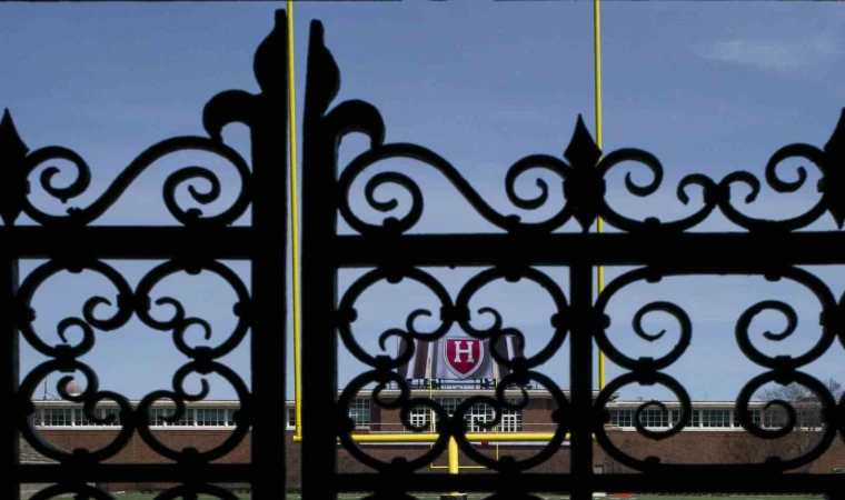 Harvard Üniversitesi, fonları dondurma kararı alan Trump yönetimine dava açtı